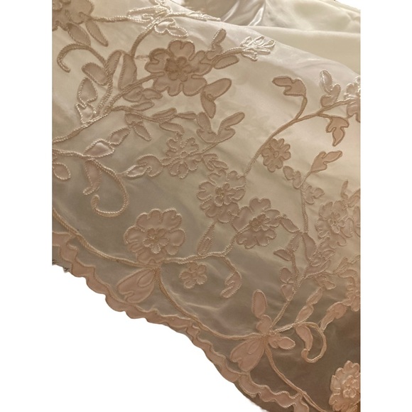 🤍 SATIN AND EMBROIDERED LACE WHITE IVORY DRESS 🤍# 003 - Picture 6 of 16